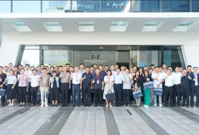 河南省工信厅组织省工业互联网平台重点单位走进立即博信息观摩交流